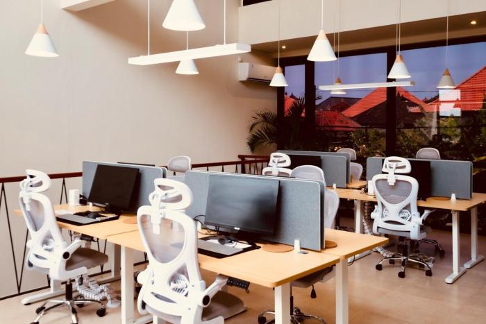 thehub pererenan coworking pool and rooftop