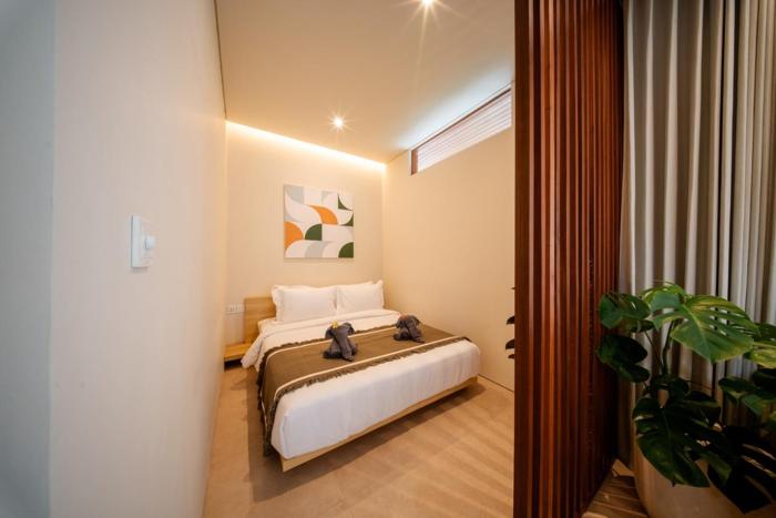 thehub pererenan coworking pool and rooftop