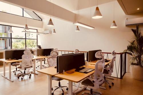 Thehub Pererenan Coworking, Pool And Rooftop,,4 star