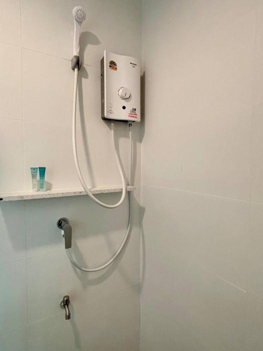 4 mins to mrt sutthisan