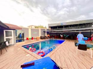 De New Dawn Hotel And Lounge,,4 star