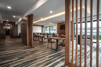 Zenith Hotel Frankfurt Airport,,4 star
