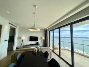 marina suite residence halong