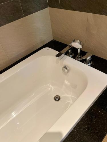 marina suite residence halong