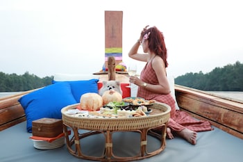 wonderland suites and resort