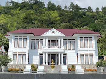 toba retreat mansion and villas