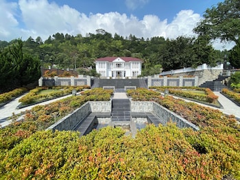 toba retreat mansion and villas
