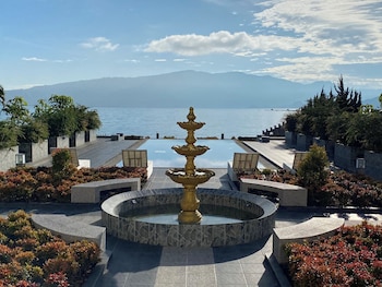 toba retreat mansion and villas