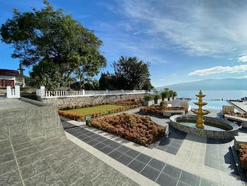 toba retreat mansion and villas