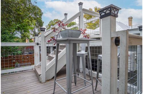 exquisite studio guesthouse near downtowns core