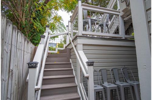 exquisite studio guesthouse near downtowns core