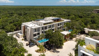 nhoa 207a lux 2br condo pool view in aldea zama