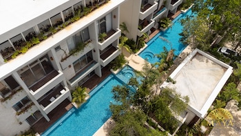 nhoa 207a lux 2br condo pool view in aldea zama