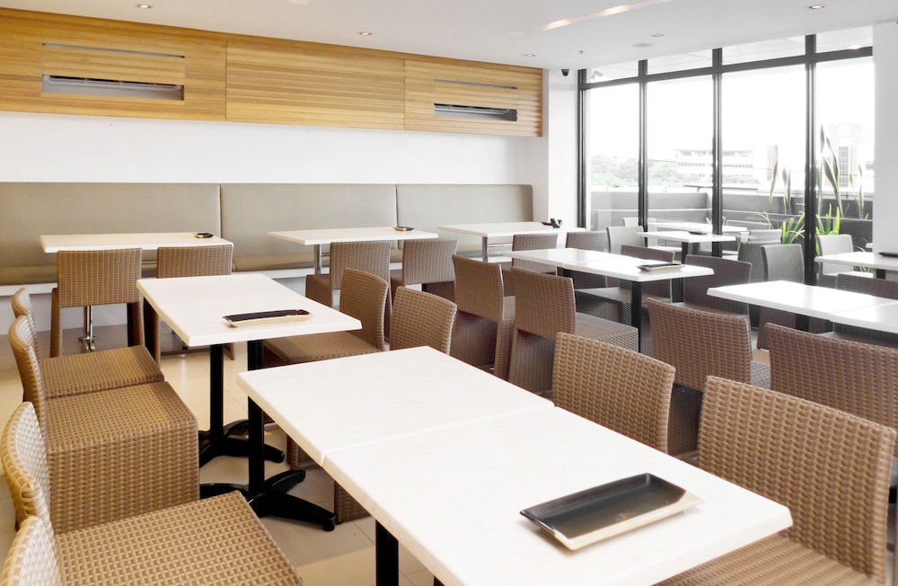 the oracle hotel and residences