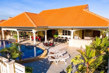 3 bed pool villa s102