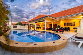 3 Bed Pool Villa - S102,,3 star