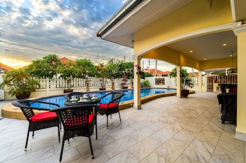 3 bed pool villa s102