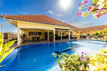 3 Bed Pool Villa - S102,,3 star