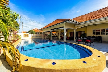 3 Bed Pool Villa - S102,,3 star