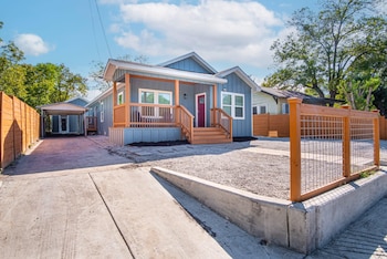 spectacular brand new 4br 2 5ba near dt riverwalk