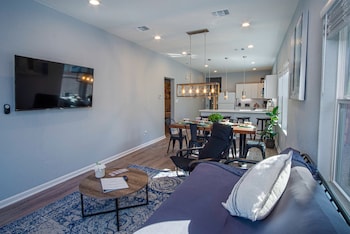 spectacular brand new 4br 2 5ba near dt riverwalk