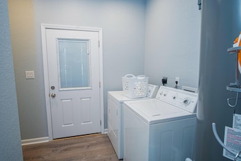 spectacular brand new 4br 2 5ba near dt riverwalk