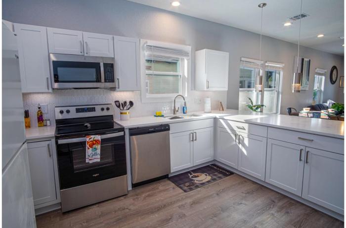spectacular brand new 4br 2 5ba near dt riverwalk