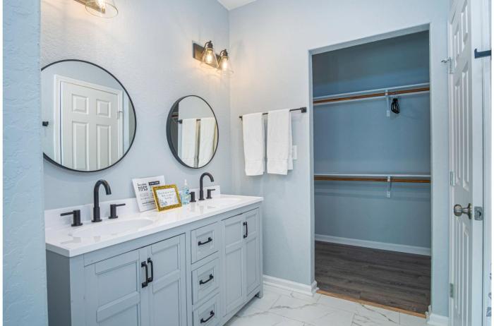 spectacular brand new 4br 2 5ba near dt riverwalk