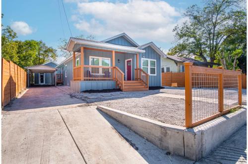 spectacular brand new 4br 2 5ba near dt riverwalk