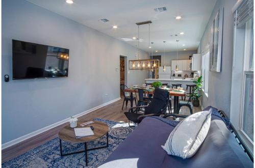 spectacular brand new 4br 2 5ba near dt riverwalk
