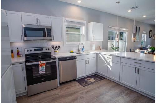 spectacular brand new 4br 2 5ba near dt riverwalk