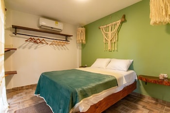 waikiki beach hostel