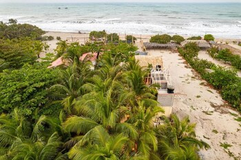 waikiki beach hostel