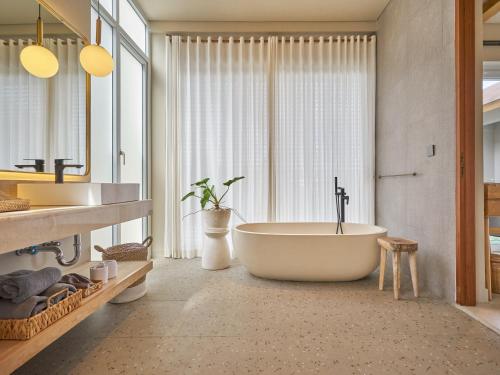 luna ola villa berawa