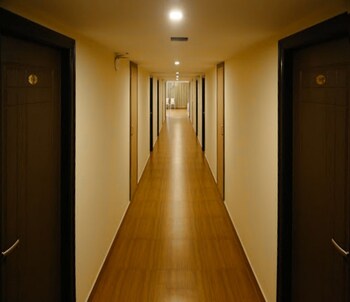 Treebo Aishwarya Grand - 4 Km From Promenade Beach,147 Villianur Main Rd  Reddiarpalayam,2 star
