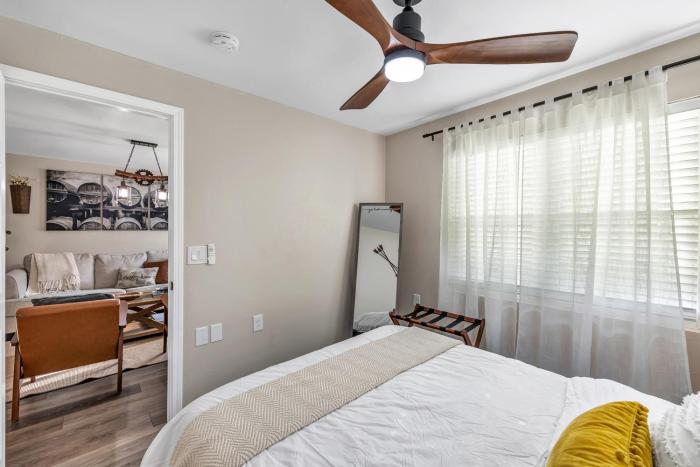 newly renovated walking distance to pier