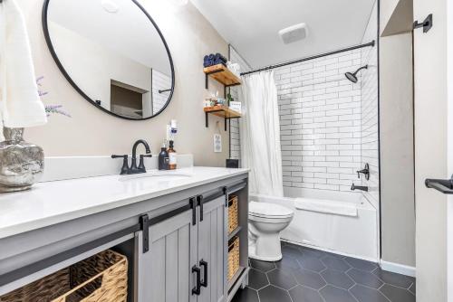Newly Renovated - Walking Distance To Pier,,2 star