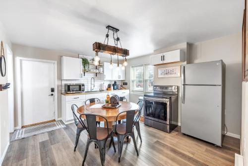 newly renovated walking distance to pier