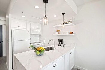whaler resort by kbm