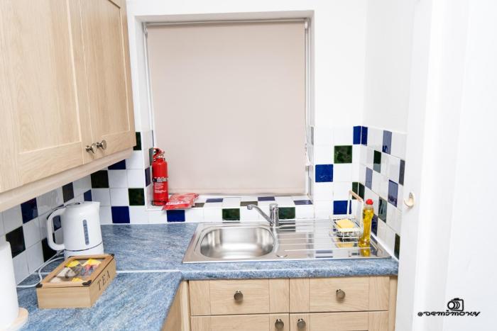 7 guests 3 bedrooms parking pet friendly