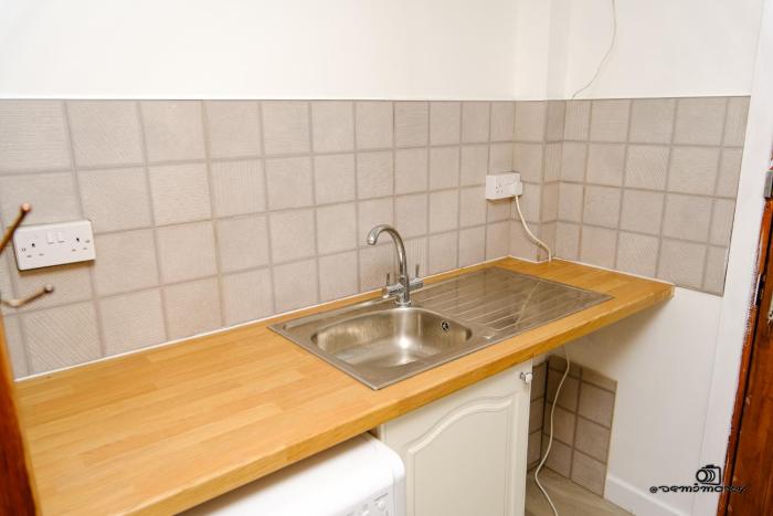 7 guests 3 bedrooms parking pet friendly