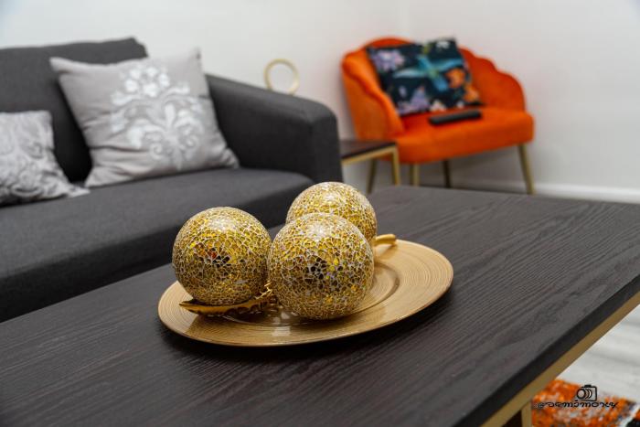 7 guests 3 bedrooms parking pet friendly