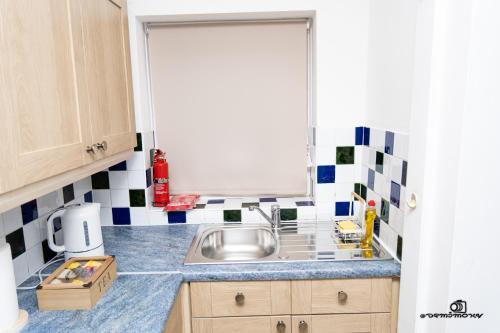7 guests 3 bedrooms parking pet friendly