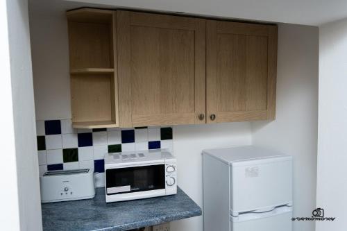 7 guests 3 bedrooms parking pet friendly