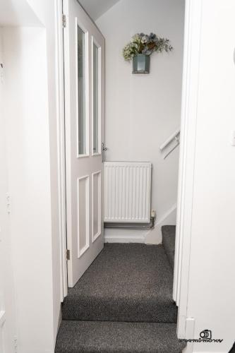 7 guests 3 bedrooms parking pet friendly