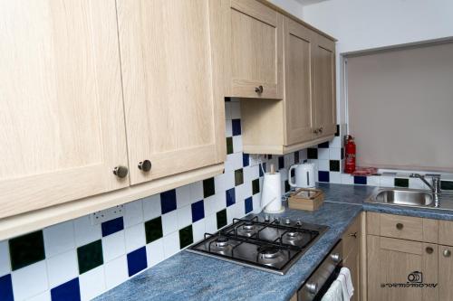 7 guests 3 bedrooms parking pet friendly