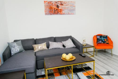 7 guests 3 bedrooms parking pet friendly
