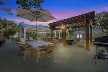 weitz getaway with private pool two hot tubs