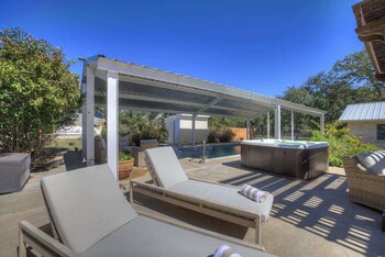 weitz getaway with private pool two hot tubs