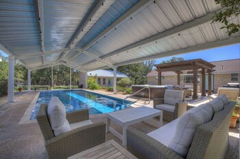weitz getaway with private pool two hot tubs